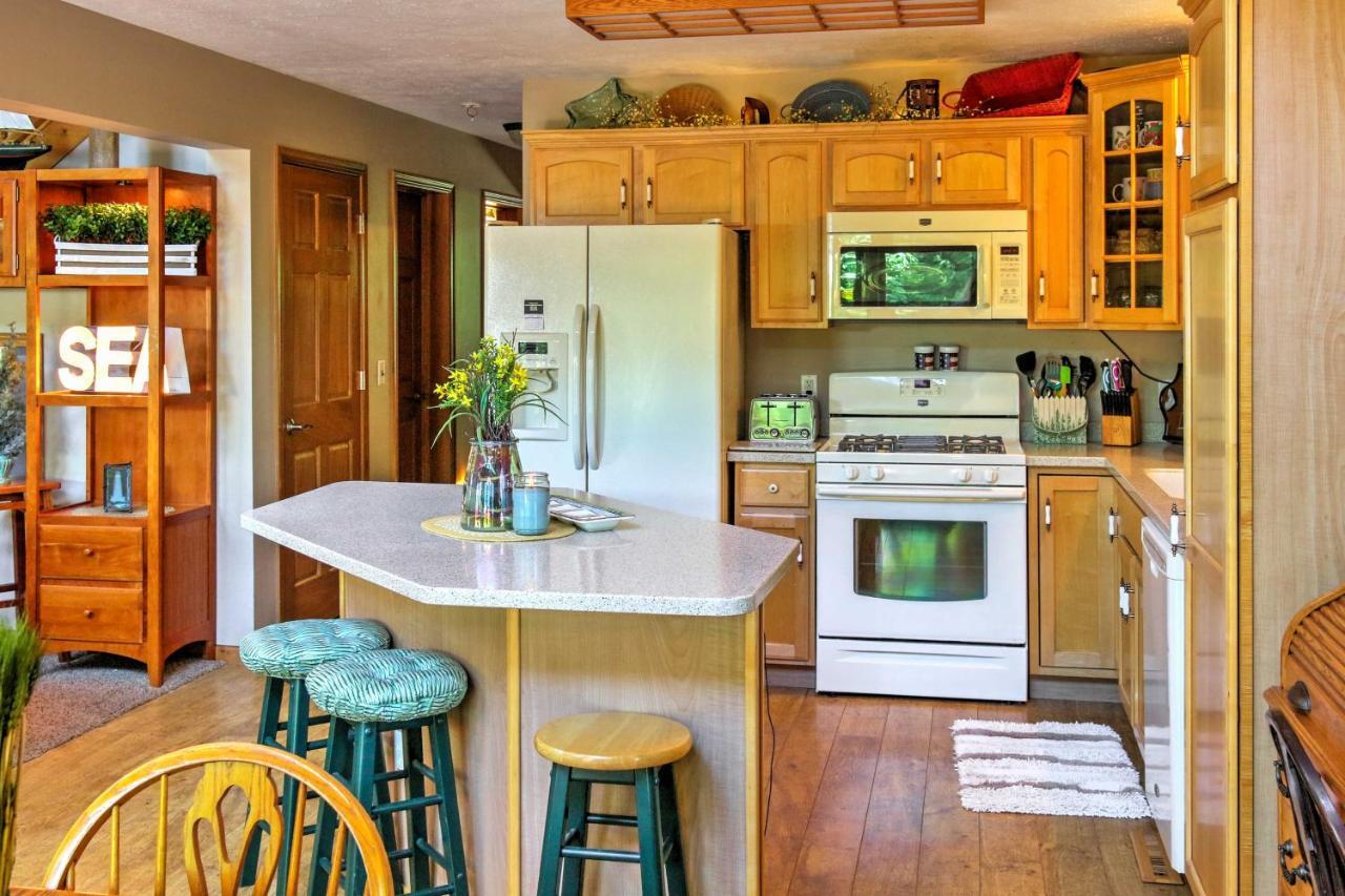 Roomy House On 2 Acres - 2 Mi To Egg Harbor Beach! Bagian luar foto