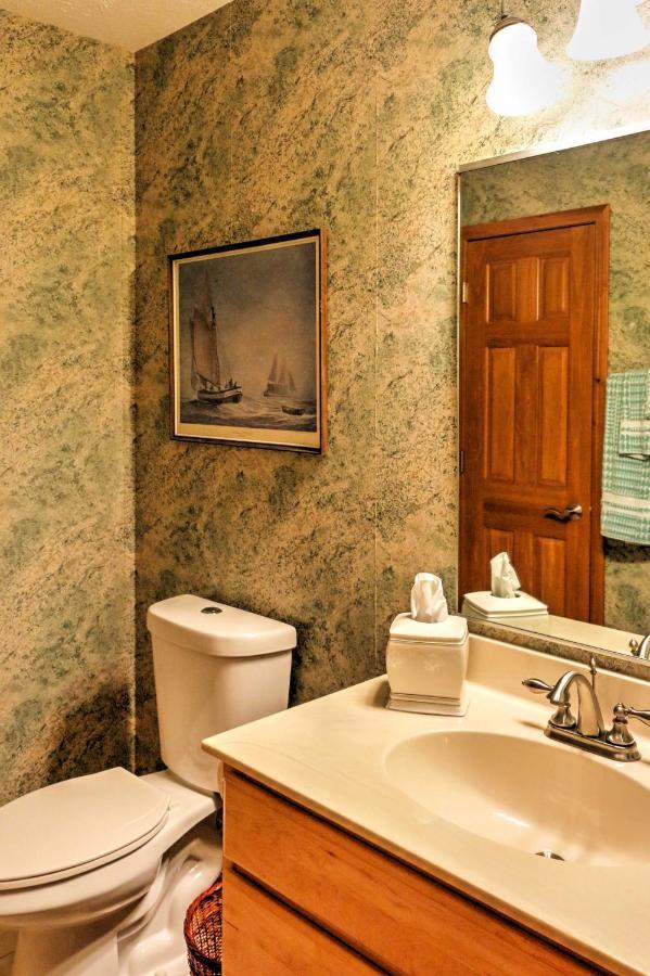 Roomy House On 2 Acres - 2 Mi To Egg Harbor Beach! Bagian luar foto